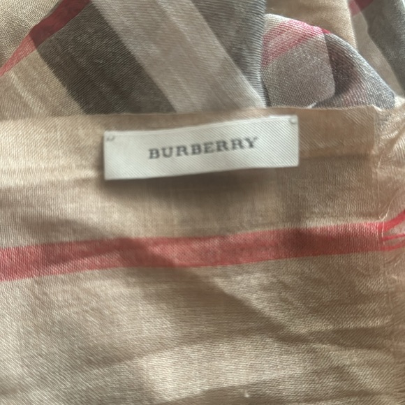 Burberry Lightweight Giant Check Gauze Scarf - Picture 4 of 6